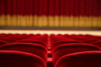 red and white stadium seats by Paolo Chiabrando courtesy of Unsplash.